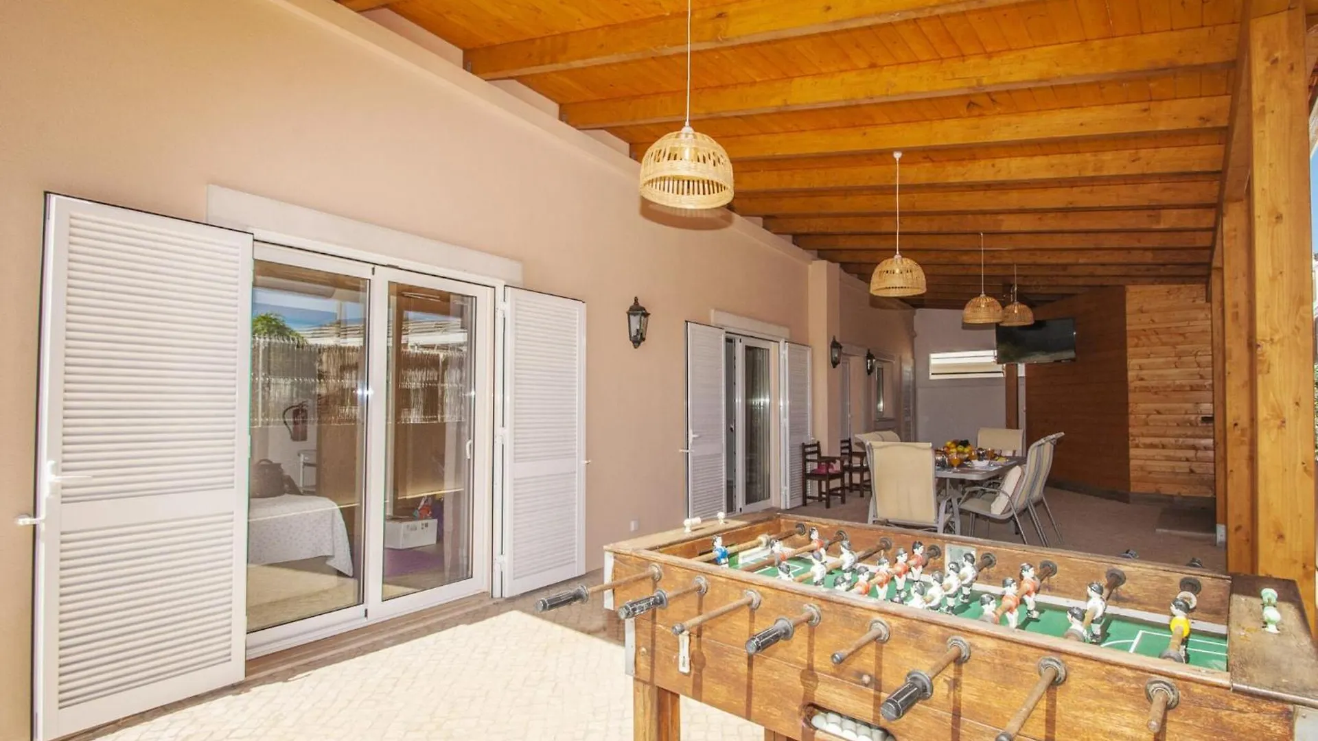 Oustanding Villa With Heatable Pool , Bbq & Wifi Ferreiras 0*,  Portugal